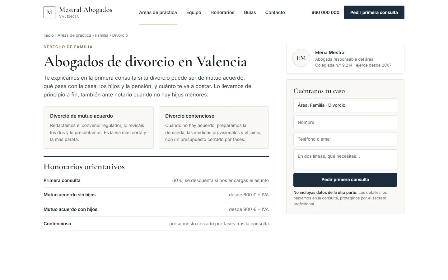 Página del área de divorcio con los tipos de divorcio, los honorarios orientativos, la abogada responsable y el formulario con el área ya puesta