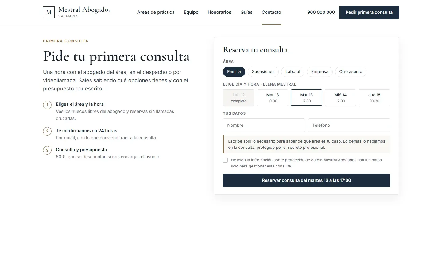 Reserva de la primera consulta: área, huecos libres de la abogada y un aviso para no escribir detalles del caso en el formulario