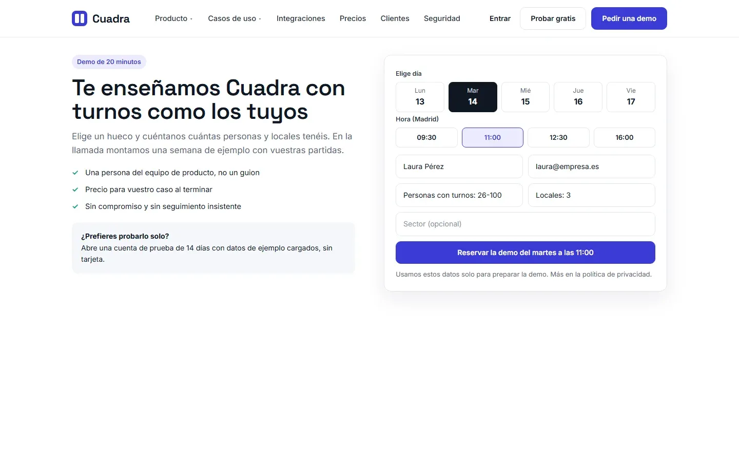 Página para reservar una demo con día y hora a la vista, cuatro datos del equipo y la alternativa de probarlo solo sin tarjeta