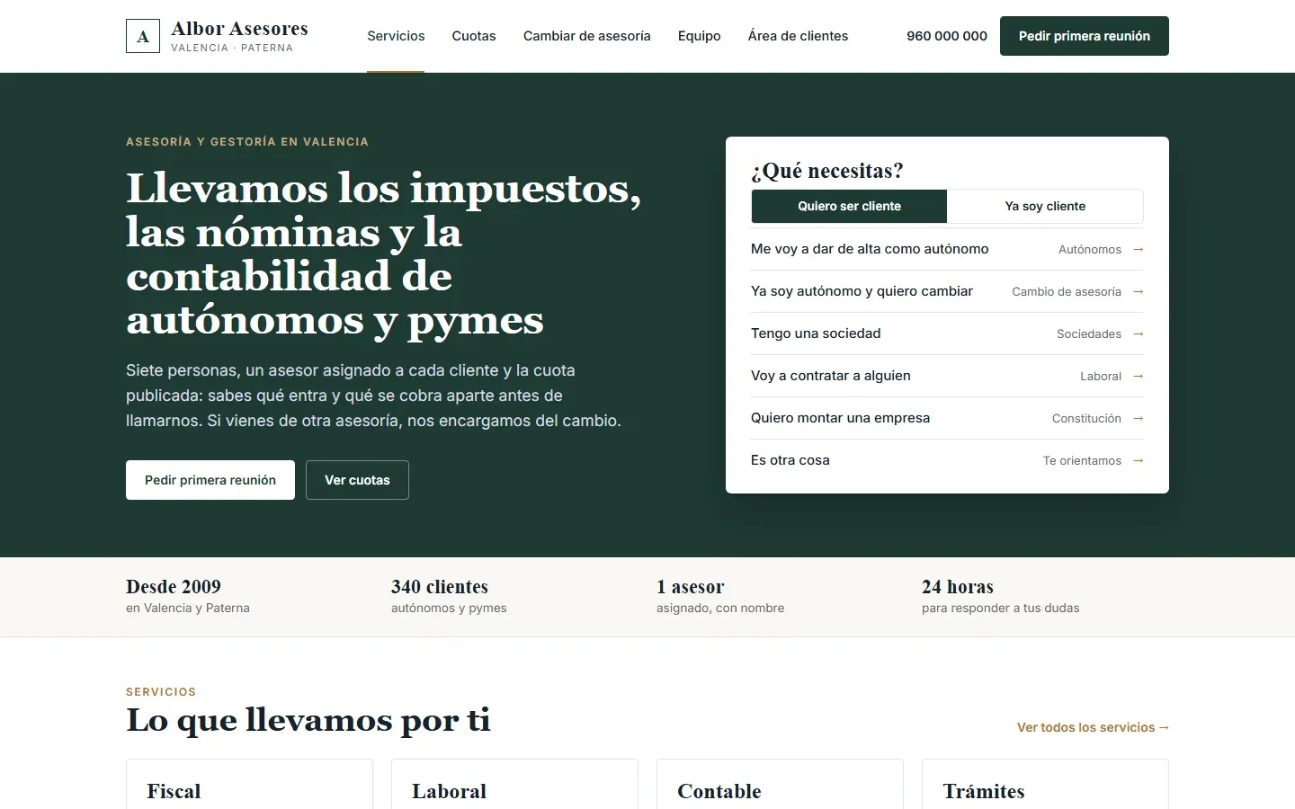 Web de una asesoría: portada con los servicios fiscal, laboral, contable y trámites, y un selector que separa a quien quiere ser cliente según su caso de quien ya es cliente