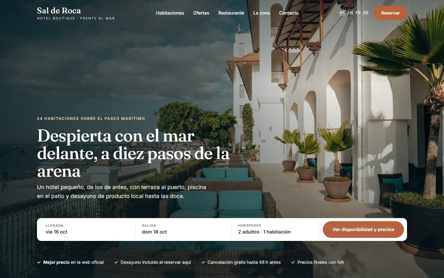 Web de un hotel boutique frente al mar: portada con foto de la terraza, buscador de fechas y huéspedes y las ventajas de reservar en la web oficial